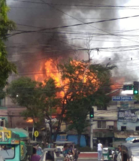 菲律宾马尼拉市敦洛区（Tondo）AbadSantos大道一住宅区突发...